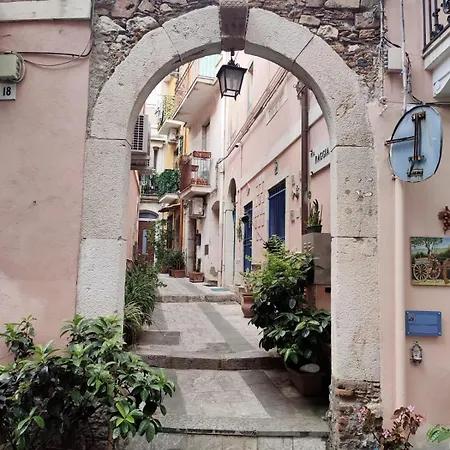 Archetto House